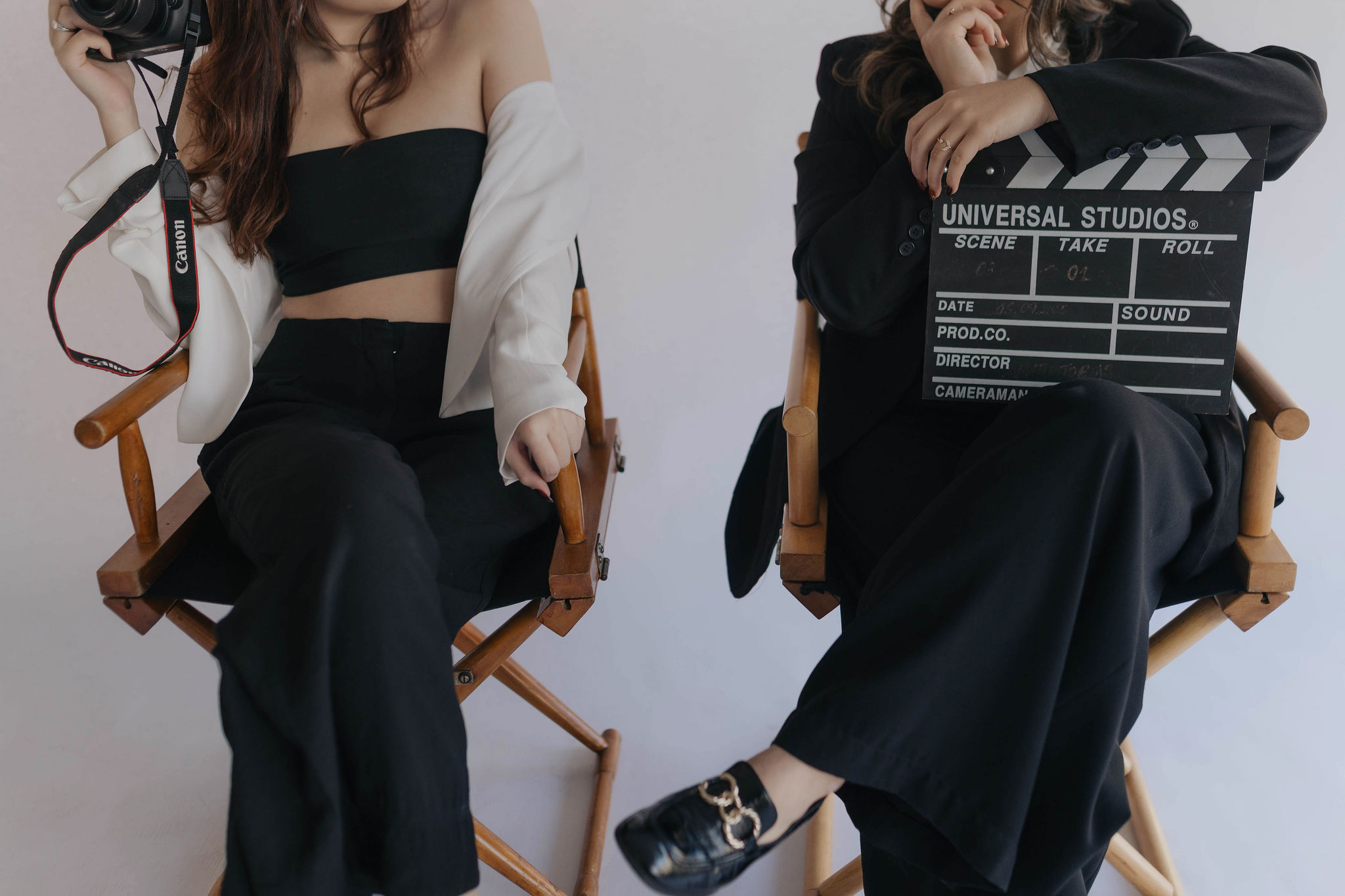 Mari e Malu com câmera e claquete, Marilu Studio
